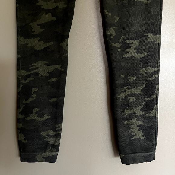 SPANX Look At Me Now Seamless Leggings Green Camo Size Medium High Rise Slimming - Picture 8 of 16